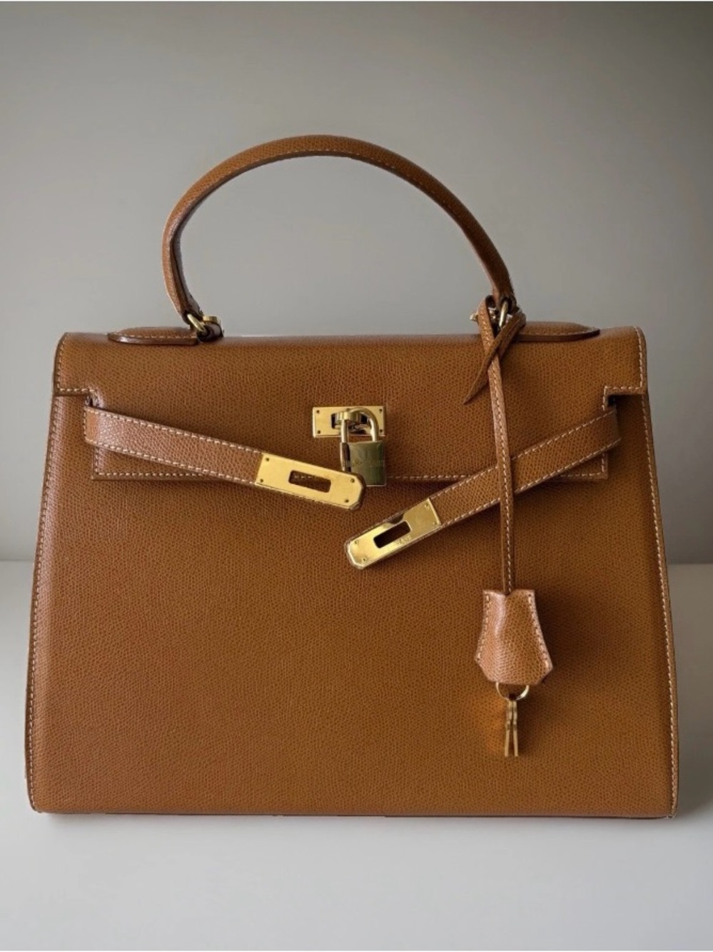 Vintage High Class Satchel Kelly Inspired Top-Handle Leather Satchel in Tan